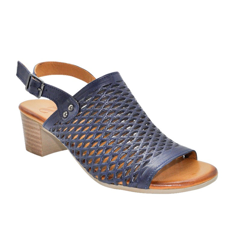 Tasmin-Navy-she-Sala-2.jpg